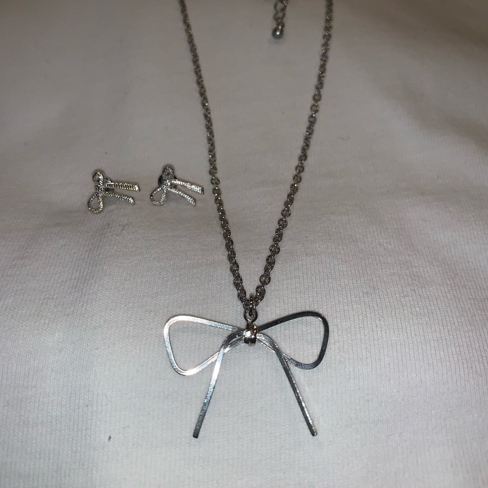 Earring and necklace bow set